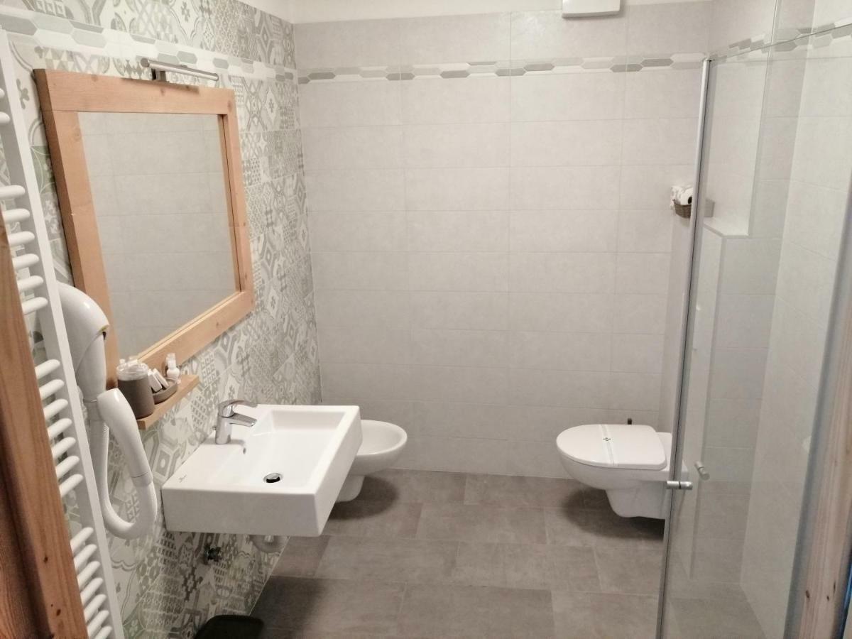 Le 4 Stagioni Hotel Cavedago Kültér fotó