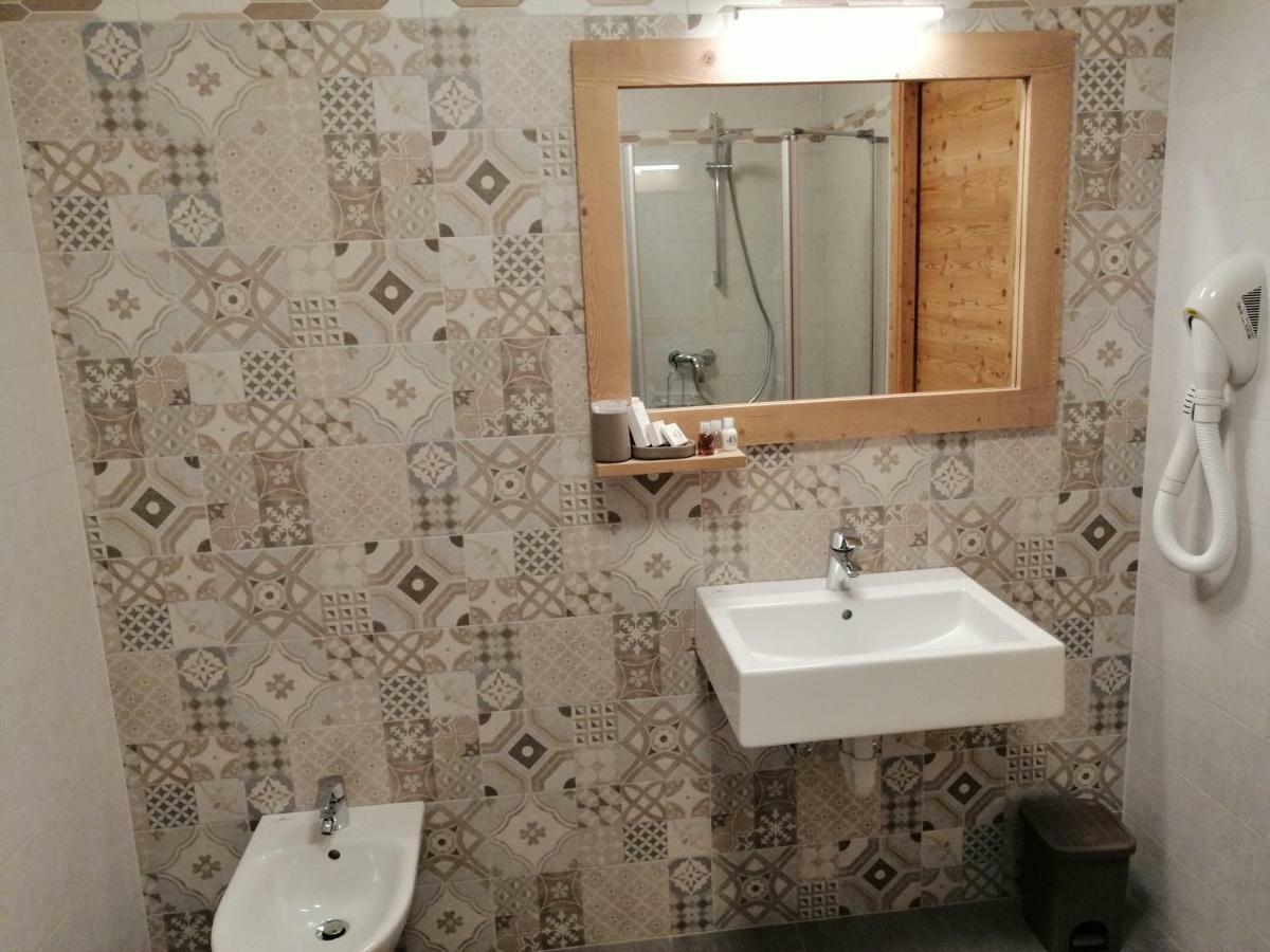 Le 4 Stagioni Hotel Cavedago Kültér fotó
