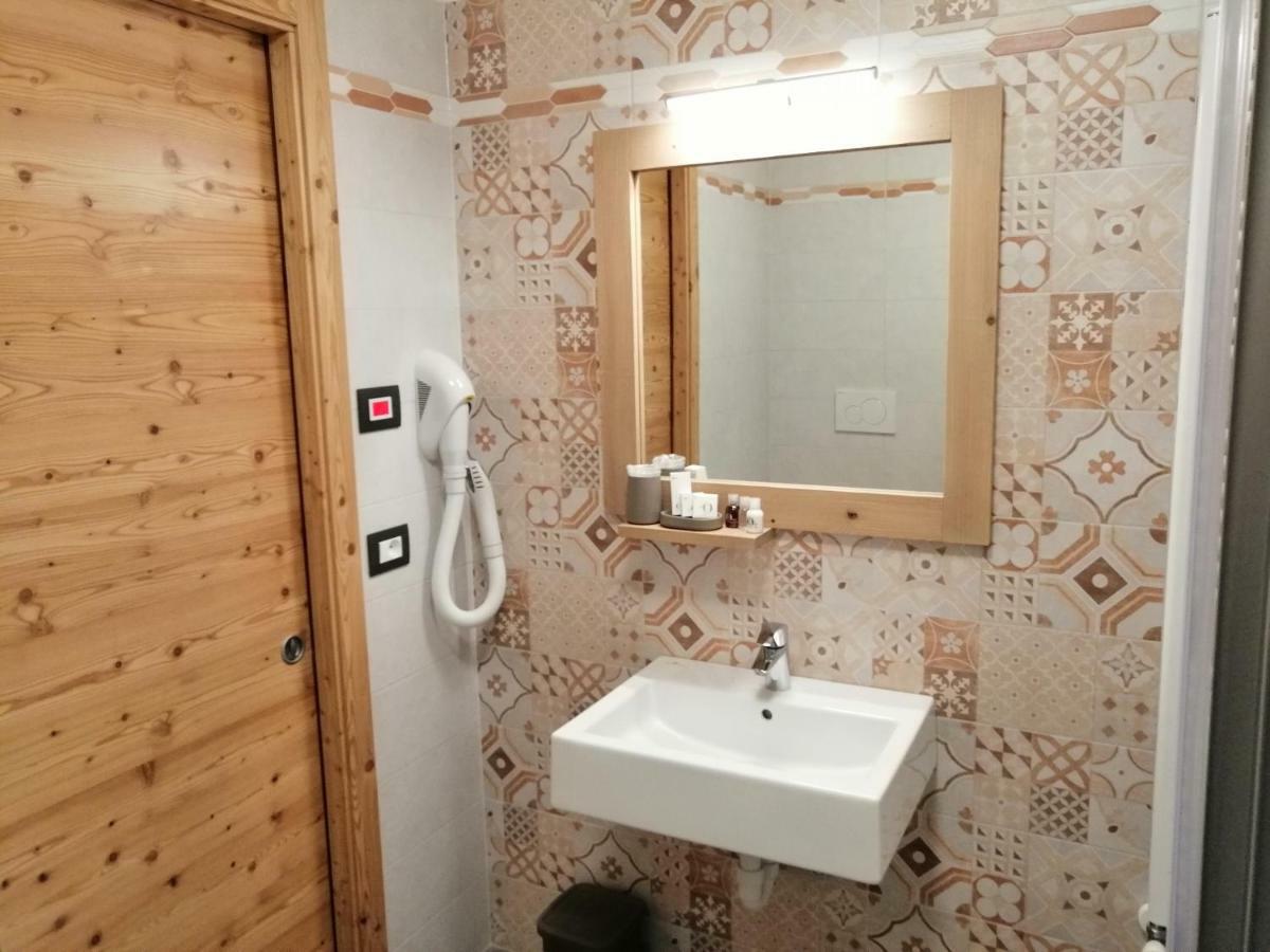 Le 4 Stagioni Hotel Cavedago Kültér fotó