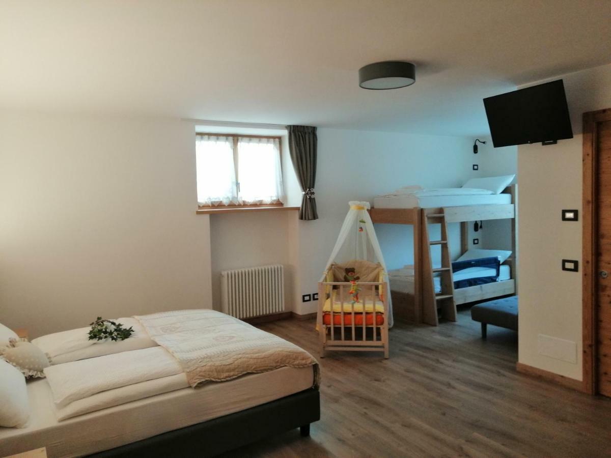 Le 4 Stagioni Hotel Cavedago Kültér fotó